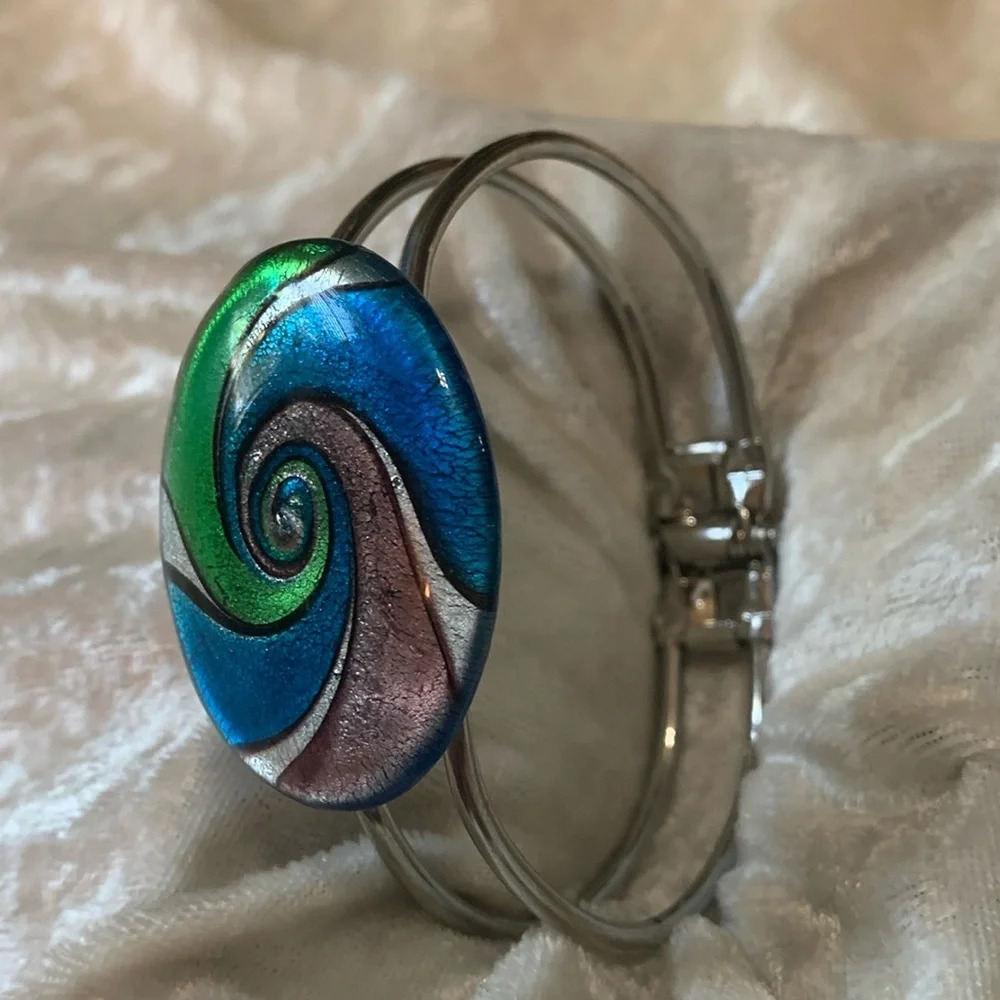 Vintage 90s Y2K Silver Metal Bangle Cuff Bracelet Oval Swirl Gem Decor OS
